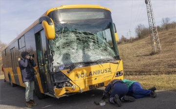 Halálos baleset Zalában, busz és személyautó ütközött