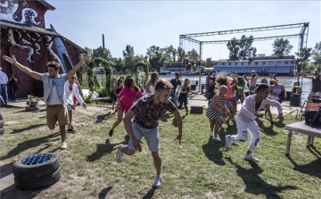 Zenés romantikus filmet forgat Csupó Gábor